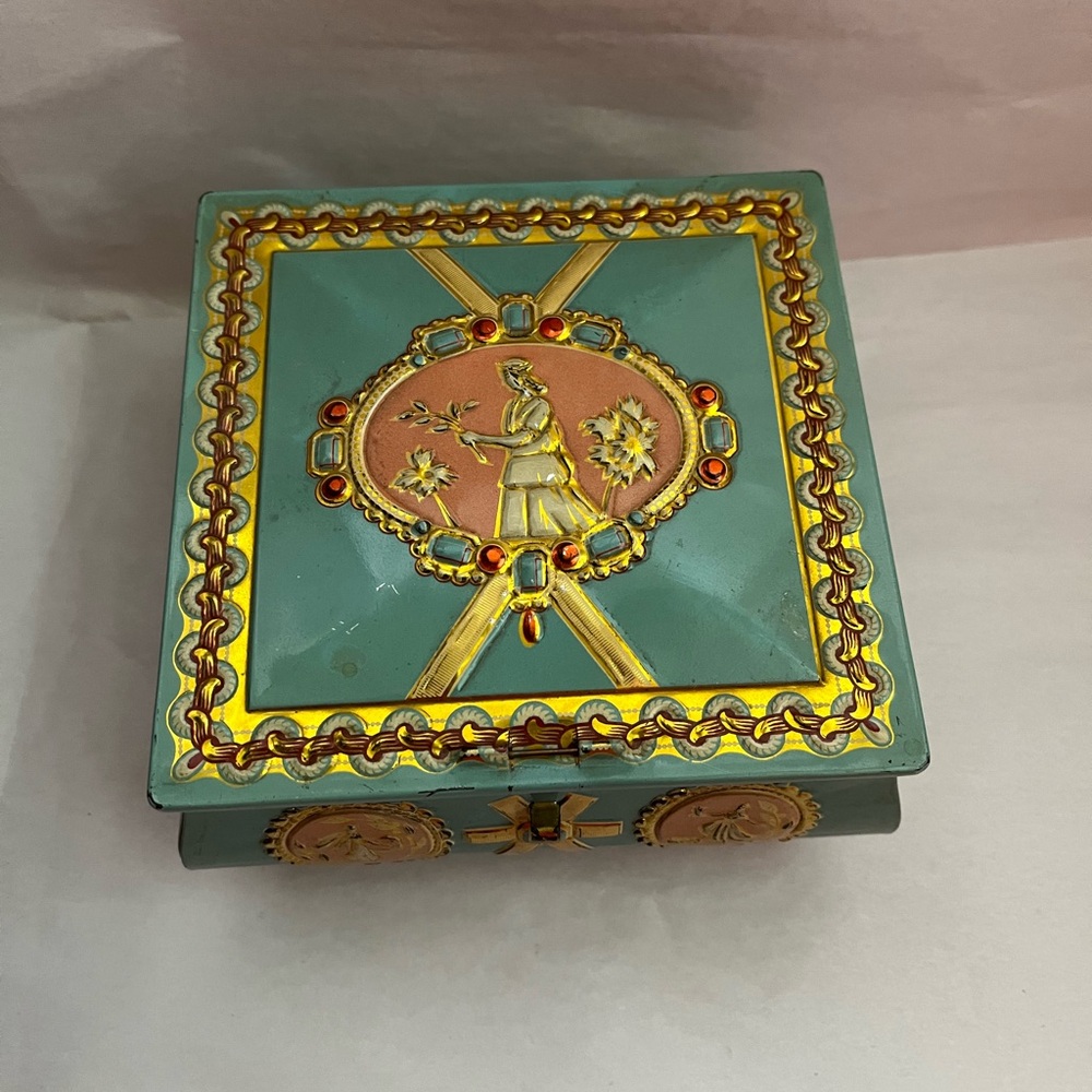 Elegant Gold and Green Decorative Box Metal 5x5x2.5